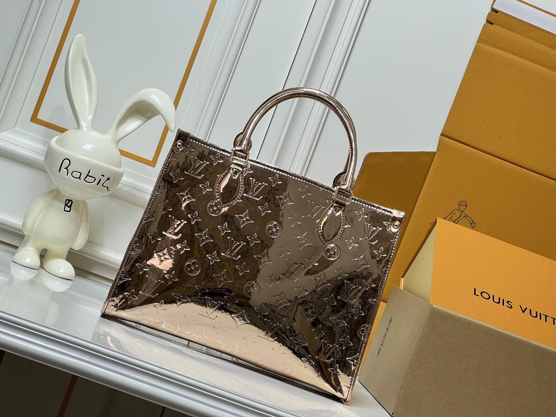 Louis Vuitton LV Classic Handbag Premium Canvas Model M12617 Zip Closure Luxury Daily Wear Premium Quality